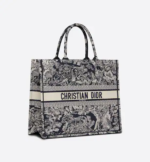LARGE DIOR BOOK TOTE Blue Toile de Jouy Reverse Embroidery (42 x 35 x 18.5 cm)