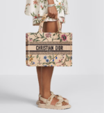 MEDIUM DIOR BOOK TOTE Natural Multicolor Raffia Embroidered with Dior Petites Fleurs (36 x 27.5 x 16.5 cm) - Image 3