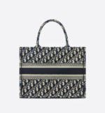 MEDIUM DIOR BOOK TOTE Blue Dior Oblique Embroidery (36 x 27.5 x 16.5 cm) - Image 2