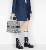 MEDIUM DIOR BOOK TOTE Blue Toile de Jouy Embroidery (36 x 27.5 x 16.5 cm) - Image 5