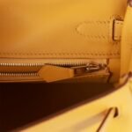 Hermès Kelly Retourne 25 Jaune Ambre Swift Gold Hardware - Image 9