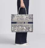 LARGE DIOR BOOK TOTE Blue Toile de Jouy Embroidery (42 x 35 x 18.5 cm) - Image 5
