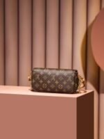 LOUIS VUITTON Wallet on Chain Ivy Monogram M81911 - Image 8