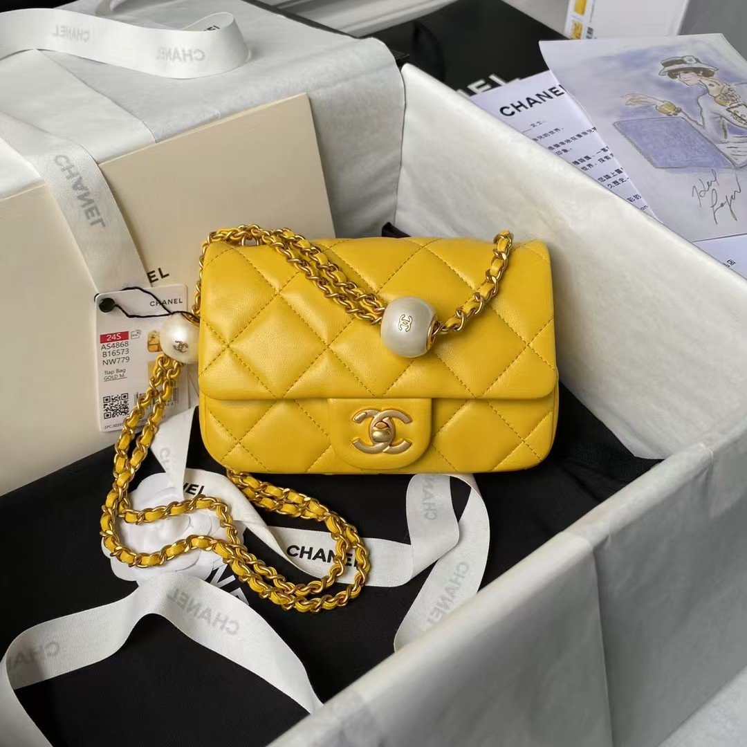 1d127f0cbf054a88a1ed3a71c8a1e7f6.jpg Chanel AS4868 Mini Flap Bag Pearl Lambskin Faux Pearl & Gold Metal Yellow - Image 1