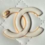 Chanel AP3941 Mini Vanity Case Lambskin Enamel & Gold-Tone Metal White - Image 3