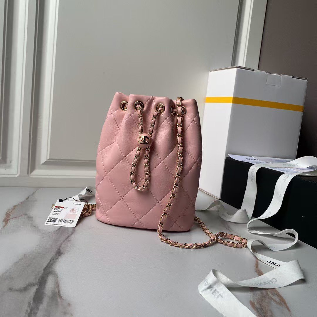5cdfeca579c34392a7850f9b0d289824.jpg Chanel 24S AS4810 Medium CC Drawstring Backpack Shiny Lambskin Light Gold Hardware Pink - Image 1