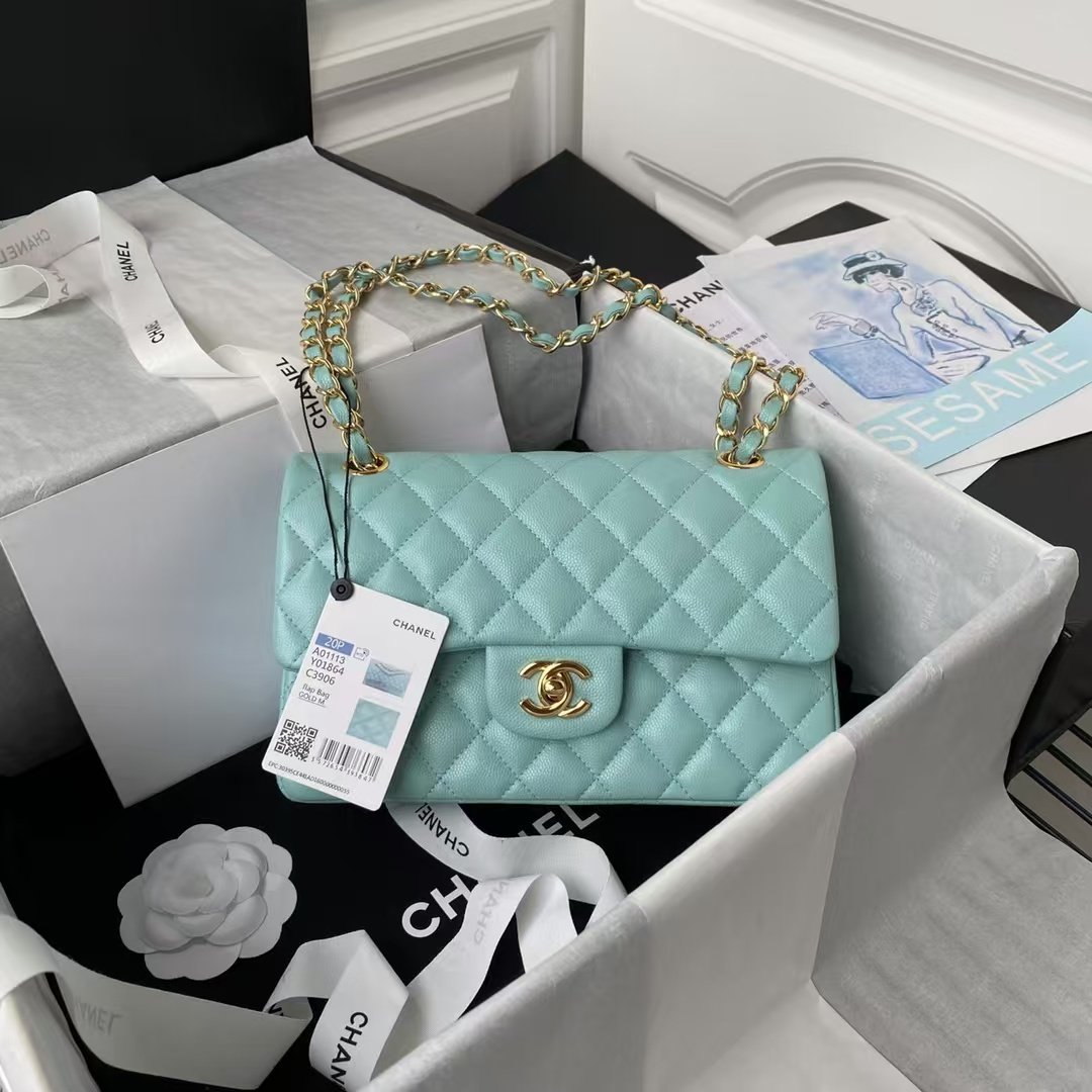 72233af78e7b4bb6abb9f71191fd7403.jpg Chanel Small Classic Handbag Caviar Gold Hardware - Image 1