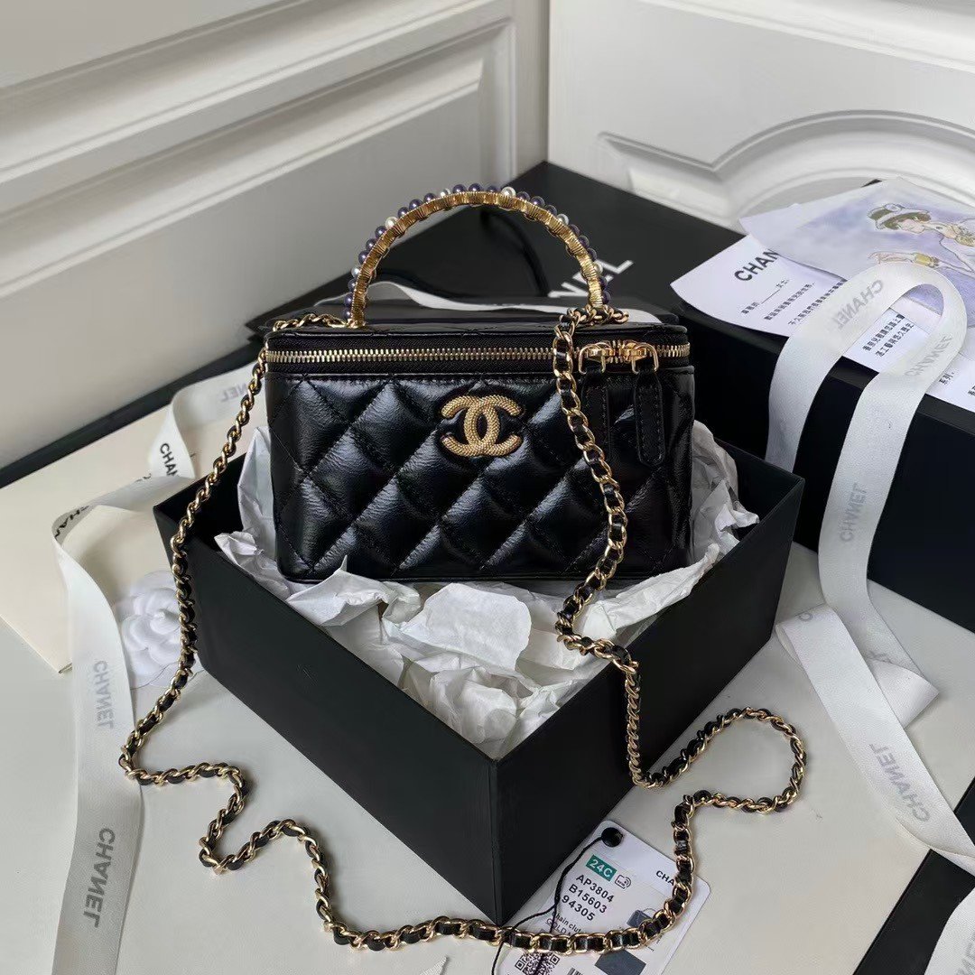 b3af7c4a8e1a4e62a5ef4d3fc1e1df4c.jpg Chanel AP3804 Clutch Lambskin Cosmetic Bag With Pearl Handle Black - Image 1