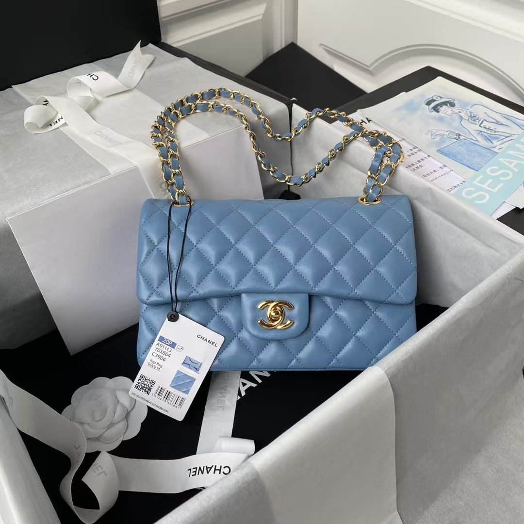 d3f81cc9c12c4902bbee271509d7c002.jpg Chanel Small Classic Handbag Gold Hardware - Image 1