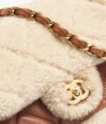CHANEL MINI FLAP BAG - Image 4