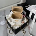 Chanel AP3941 Mini Vanity Case Lambskin Enamel & Gold-Tone Metal White - Image 4