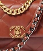 CHANEL 19 HANDBAG - Image 4