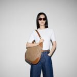 Gucci B Medium Shoulder Bag - Image 3