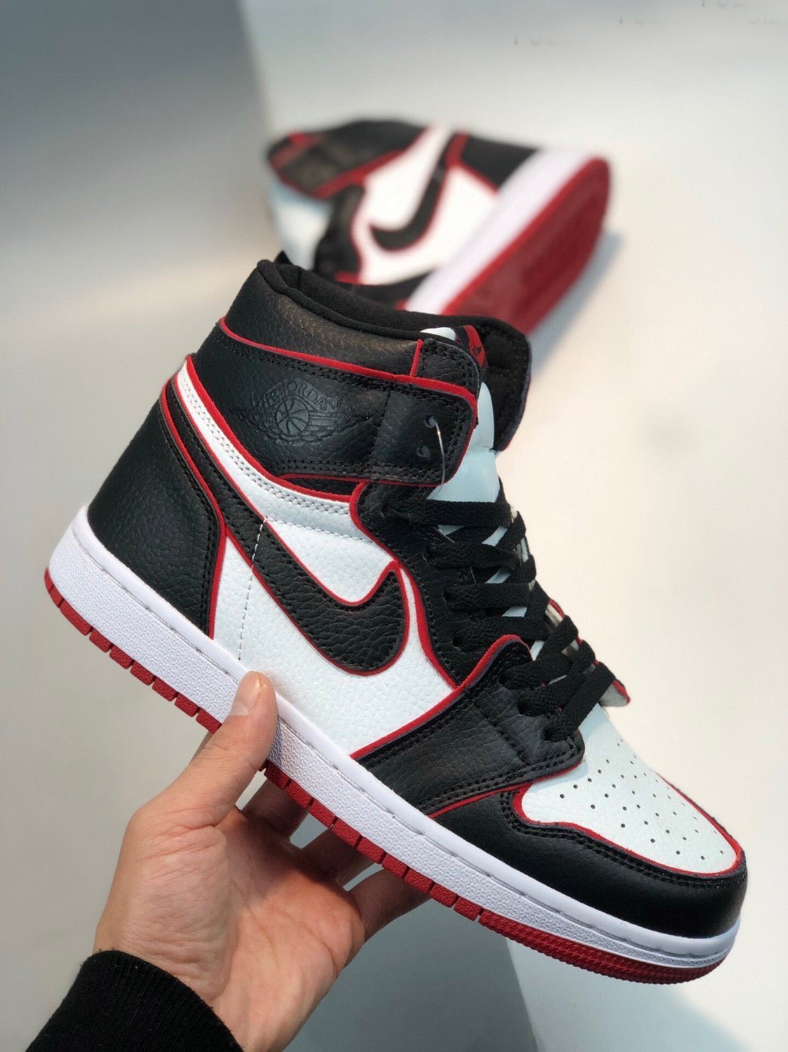 air-jordan-1-high-og-bloodline-blackgym-red-white-555088-062-mznms.jpg AJ Jordan 1 High OG Bloodline Black/Gym Red-White 555088-062 - Premium Quality Streetwear Sneaker - Image 1