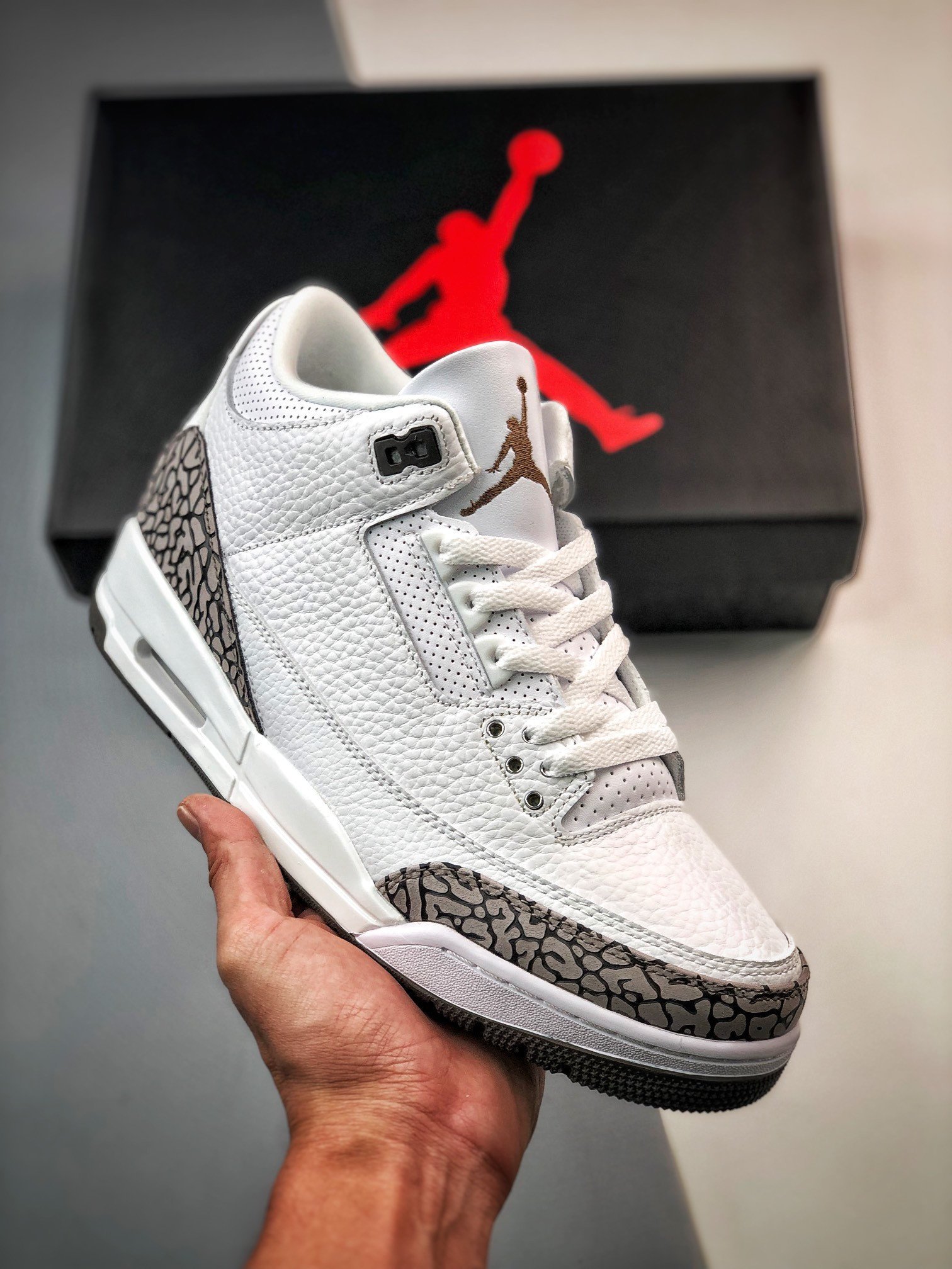 air-jordan-3-mocha-whitechrome-dark-mocha-136064-122-mj6tk.jpg AJ Jordan 3 Mocha White/Chrome-Dark Mocha 136064-122 - Premium Quality Streetwear Sneaker - Image 1