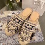 Christian Dior Tiger Toile de Jouy Espadrille MulesSpring /Summer 2020 Collection. Navy /Beige - Premium Quality Streetwear Sneaker